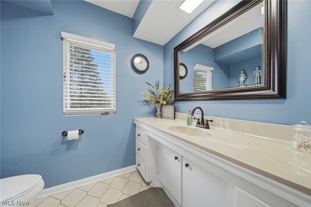905 Mohawk Trail SW, Hartville, OH 44632