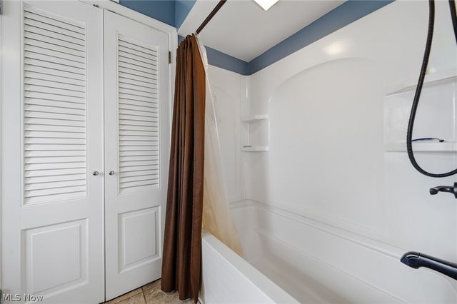 905 Mohawk Trail SW, Hartville, OH 44632