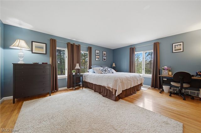 905 Mohawk Trail SW, Hartville, OH 44632