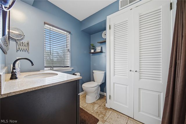 905 Mohawk Trail SW, Hartville, OH 44632
