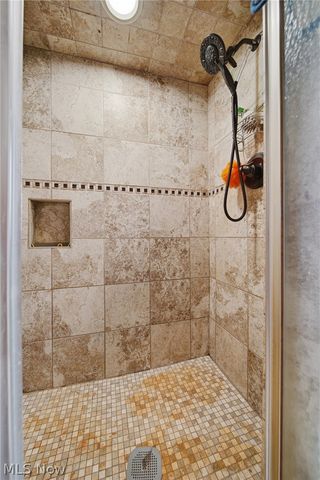 905 Mohawk Trail SW, Hartville, OH 44632