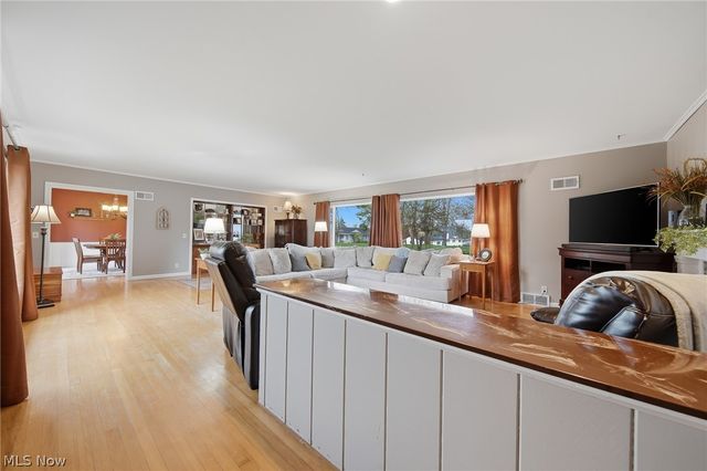 905 Mohawk Trail SW, Hartville, OH 44632