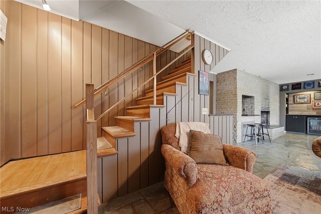905 Mohawk Trail SW, Hartville, OH 44632