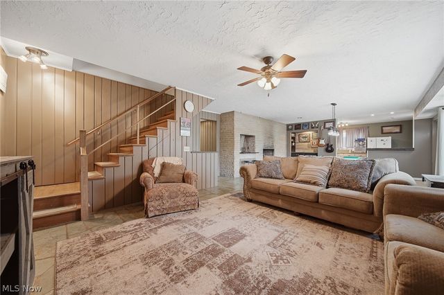 905 Mohawk Trail SW, Hartville, OH 44632