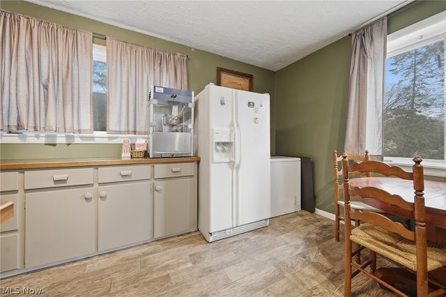 905 Mohawk Trail SW, Hartville, OH 44632