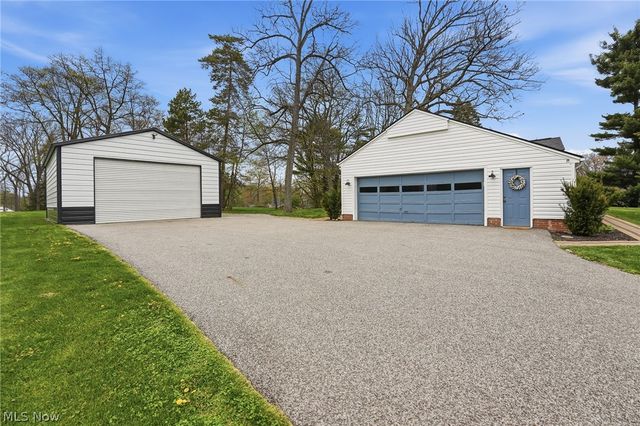 905 Mohawk Trail SW, Hartville, OH 44632