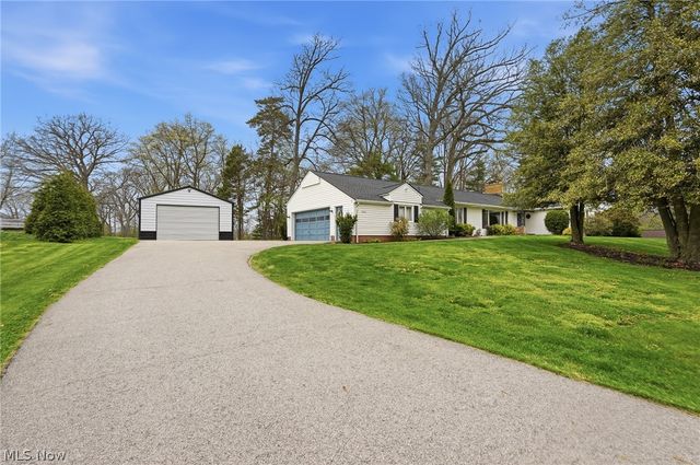 905 Mohawk Trail SW, Hartville, OH 44632