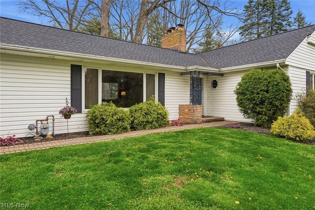 905 Mohawk Trail SW, Hartville, OH 44632