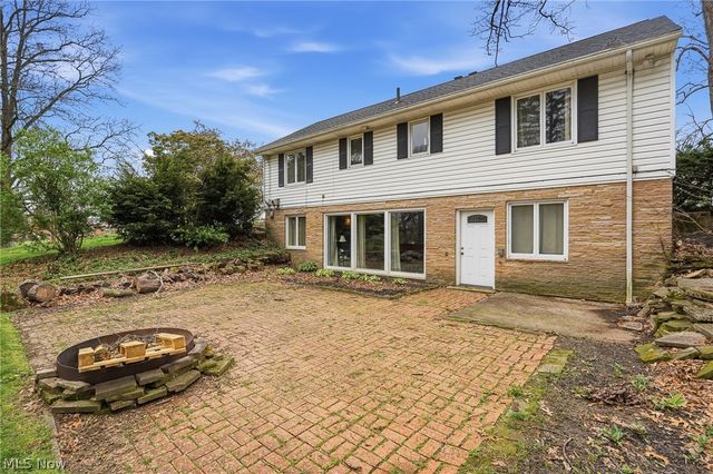 905 Mohawk Trail SW, Hartville, OH 44632