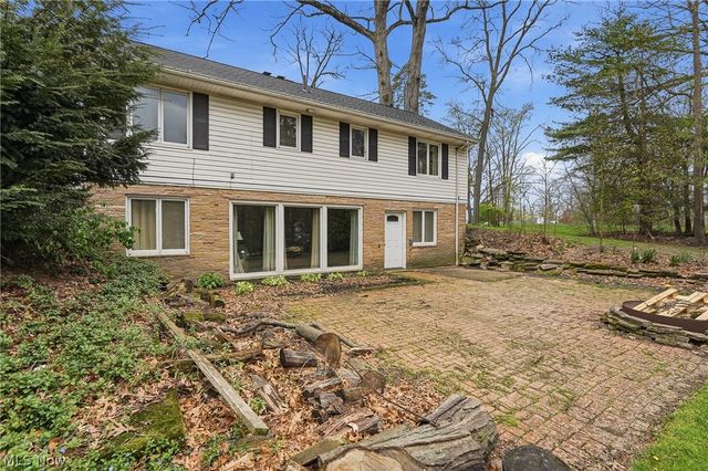 905 Mohawk Trail SW, Hartville, OH 44632