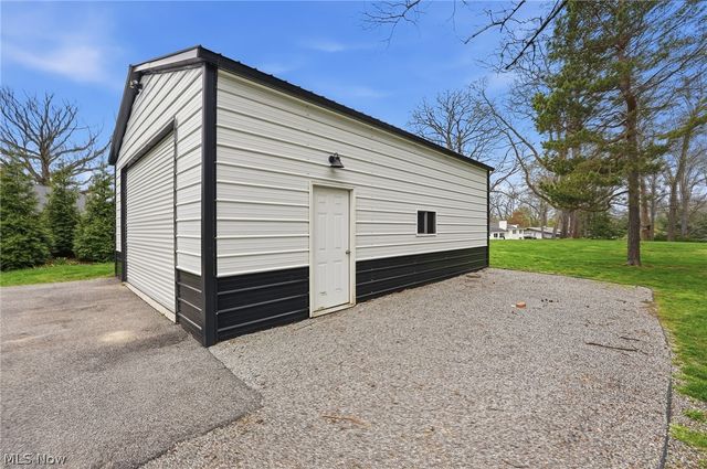 905 Mohawk Trail SW, Hartville, OH 44632