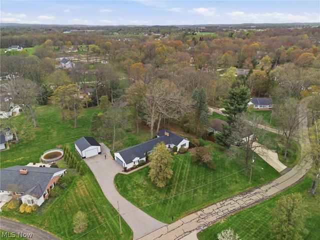 905 Mohawk Trail SW, Hartville, OH 44632