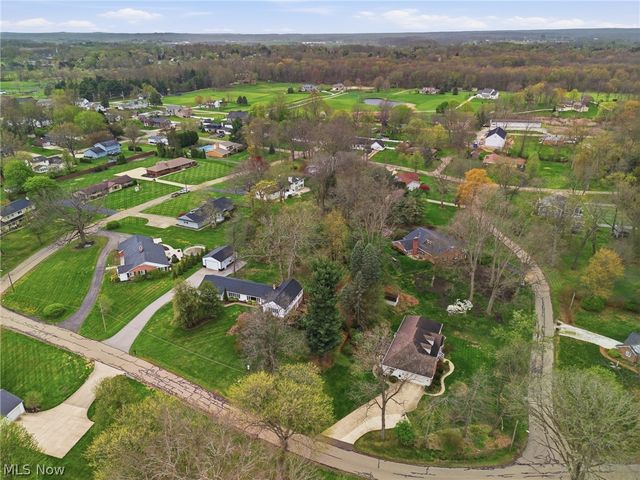 905 Mohawk Trail SW, Hartville, OH 44632