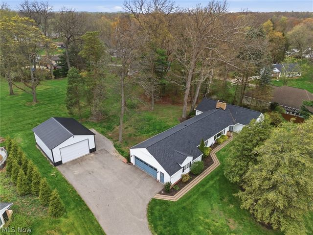 905 Mohawk Trail SW, Hartville, OH 44632
