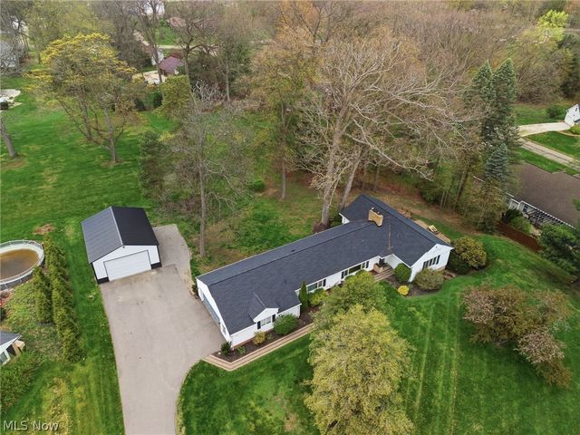 905 Mohawk Trail SW, Hartville, OH 44632