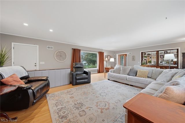 905 Mohawk Trail SW, Hartville, OH 44632