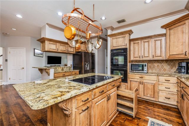 7013 Adcote Dr, Corpus Christi, TX 78413