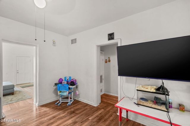 120 PENDALE Road, El Paso, TX 79907