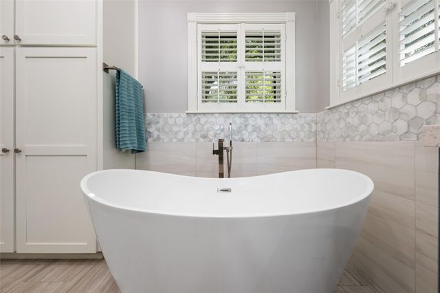 5805 Buckpasser CV, Austin, TX 78746