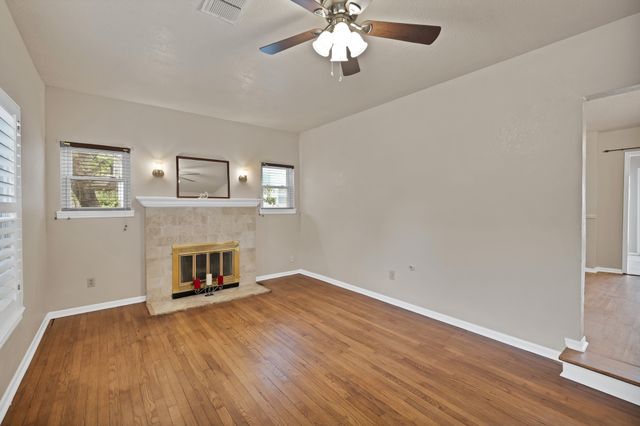 2529 Honeysuckle Avenue, Fort Worth, TX 76111