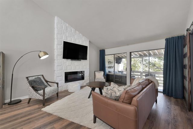 184 April Point Drive N, Conroe, TX 77356