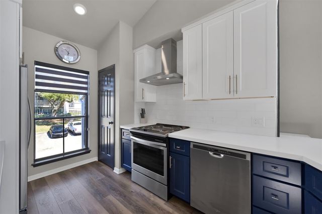 184 April Point Drive N, Conroe, TX 77356