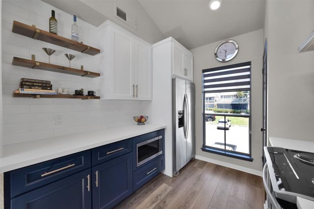 184 April Point Drive N, Conroe, TX 77356