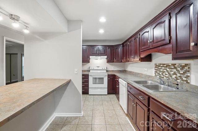 4948 Sardis Road C, Charlotte, NC 28270