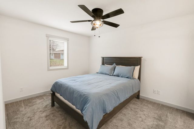 1009 E 6th Street, Pella, IA 50219