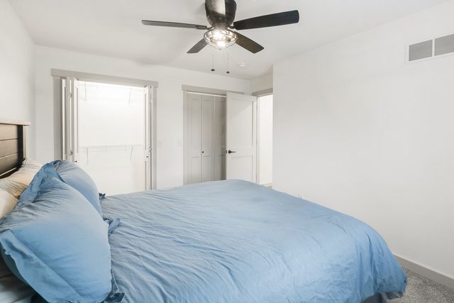 1009 E 6th Street, Pella, IA 50219