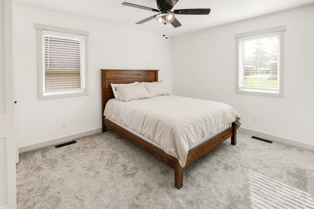 1009 E 6th Street, Pella, IA 50219