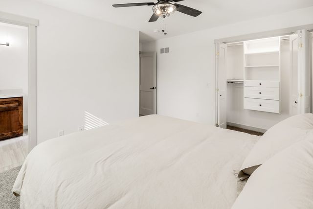 1009 E 6th Street, Pella, IA 50219