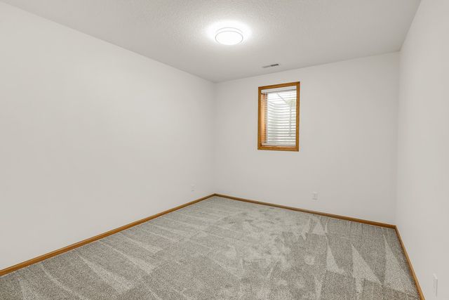 1009 E 6th Street, Pella, IA 50219