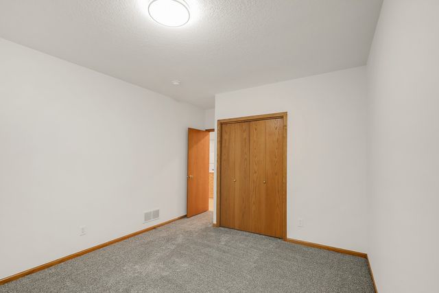 1009 E 6th Street, Pella, IA 50219