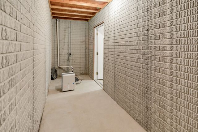 1009 E 6th Street, Pella, IA 50219