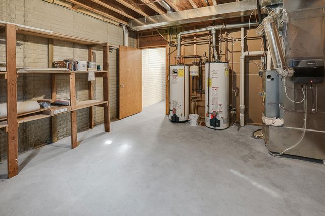 1009 E 6th Street, Pella, IA 50219