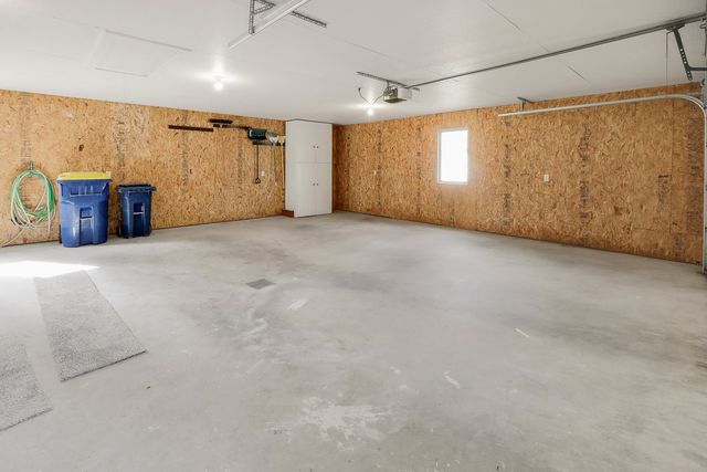 1009 E 6th Street, Pella, IA 50219