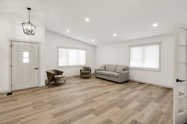 1009 E 6th Street, Pella, IA 50219