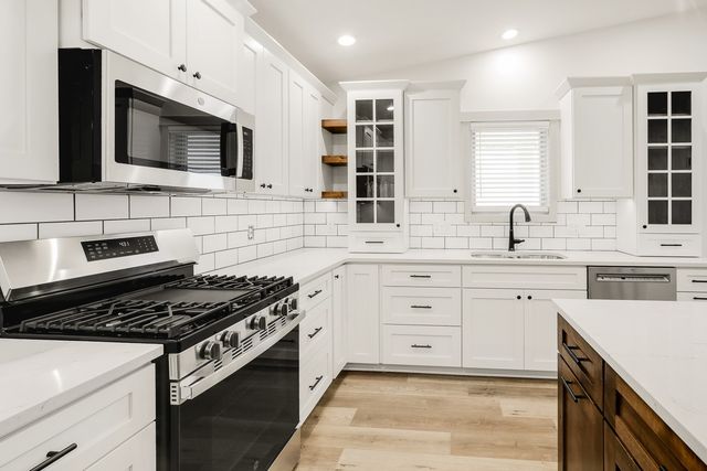 1009 E 6th Street, Pella, IA 50219