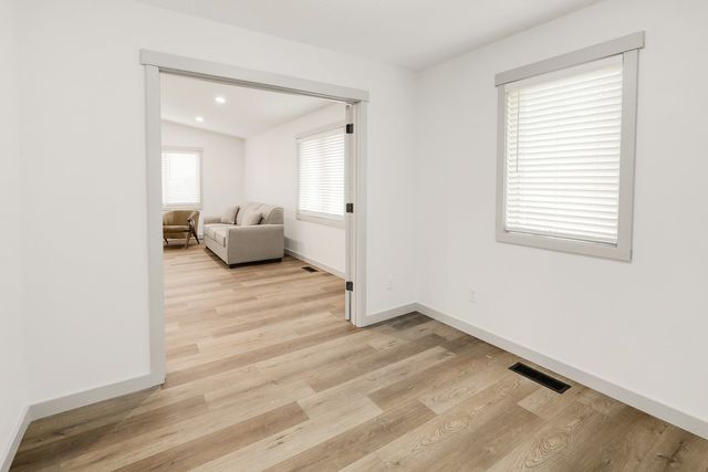 1009 E 6th Street, Pella, IA 50219