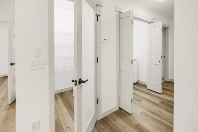 1009 E 6th Street, Pella, IA 50219