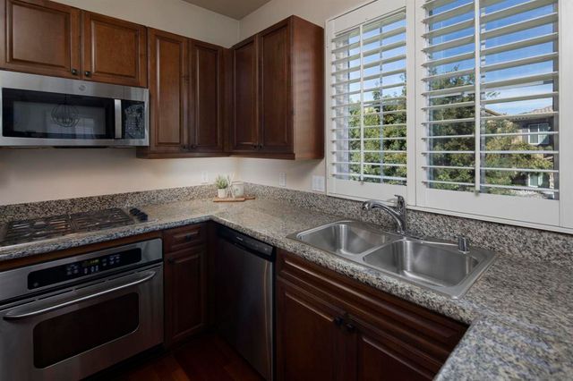 10910 Serafina Lane 52, San Diego, CA 92128