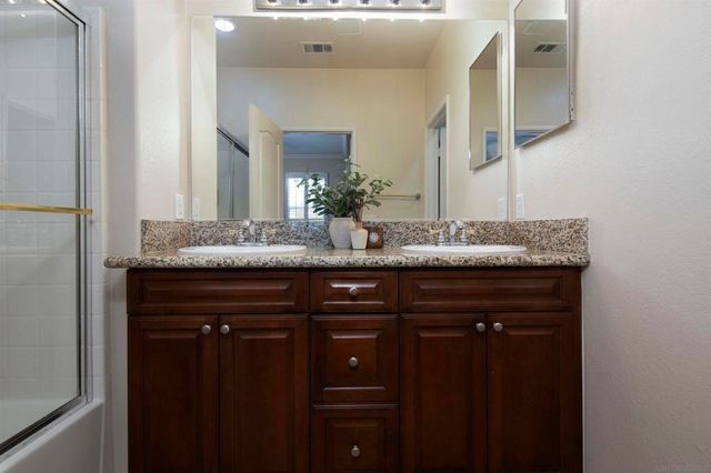 10910 Serafina Lane 52, San Diego, CA 92128