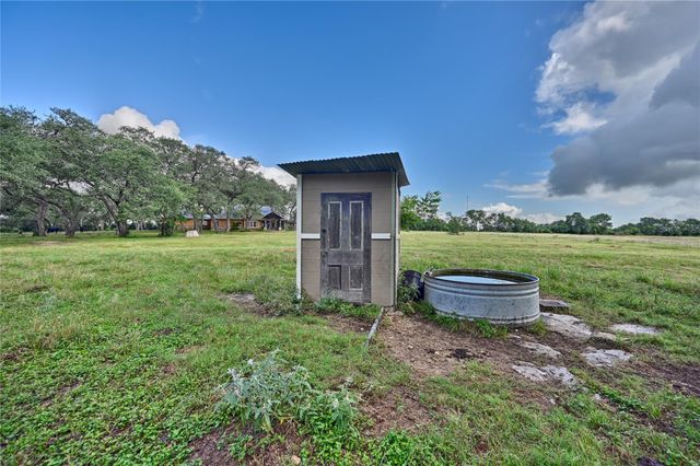 10100 Harmon School Road, Burton, TX 77835