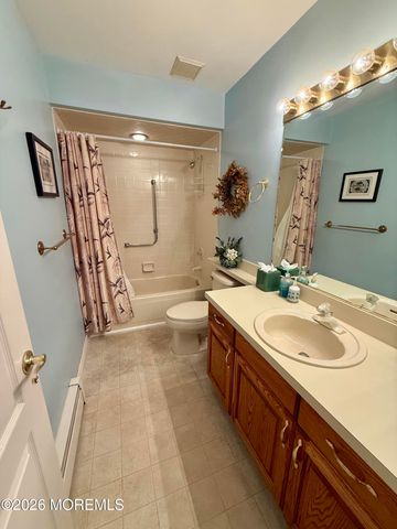 26 Lambert Way, Toms River, NJ 08757