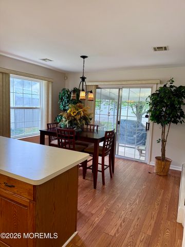 26 Lambert Way, Toms River, NJ 08757