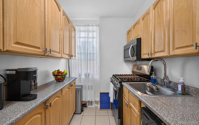 36 Cathedral Avenue 4F, Hempstead, NY 11550