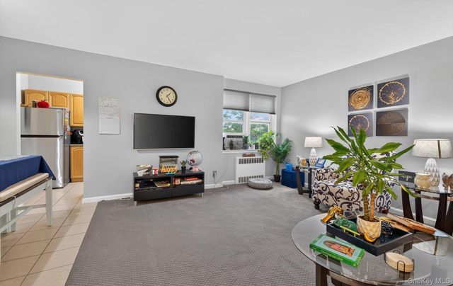 36 Cathedral Avenue 4F, Hempstead, NY 11550