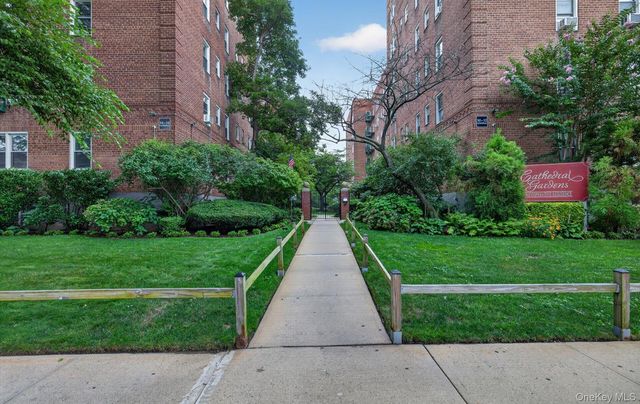 36 Cathedral Avenue 4F, Hempstead, NY 11550
