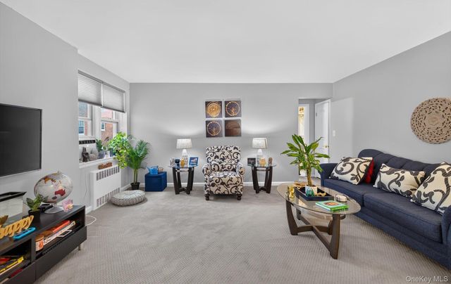 36 Cathedral Avenue 4F, Hempstead, NY 11550